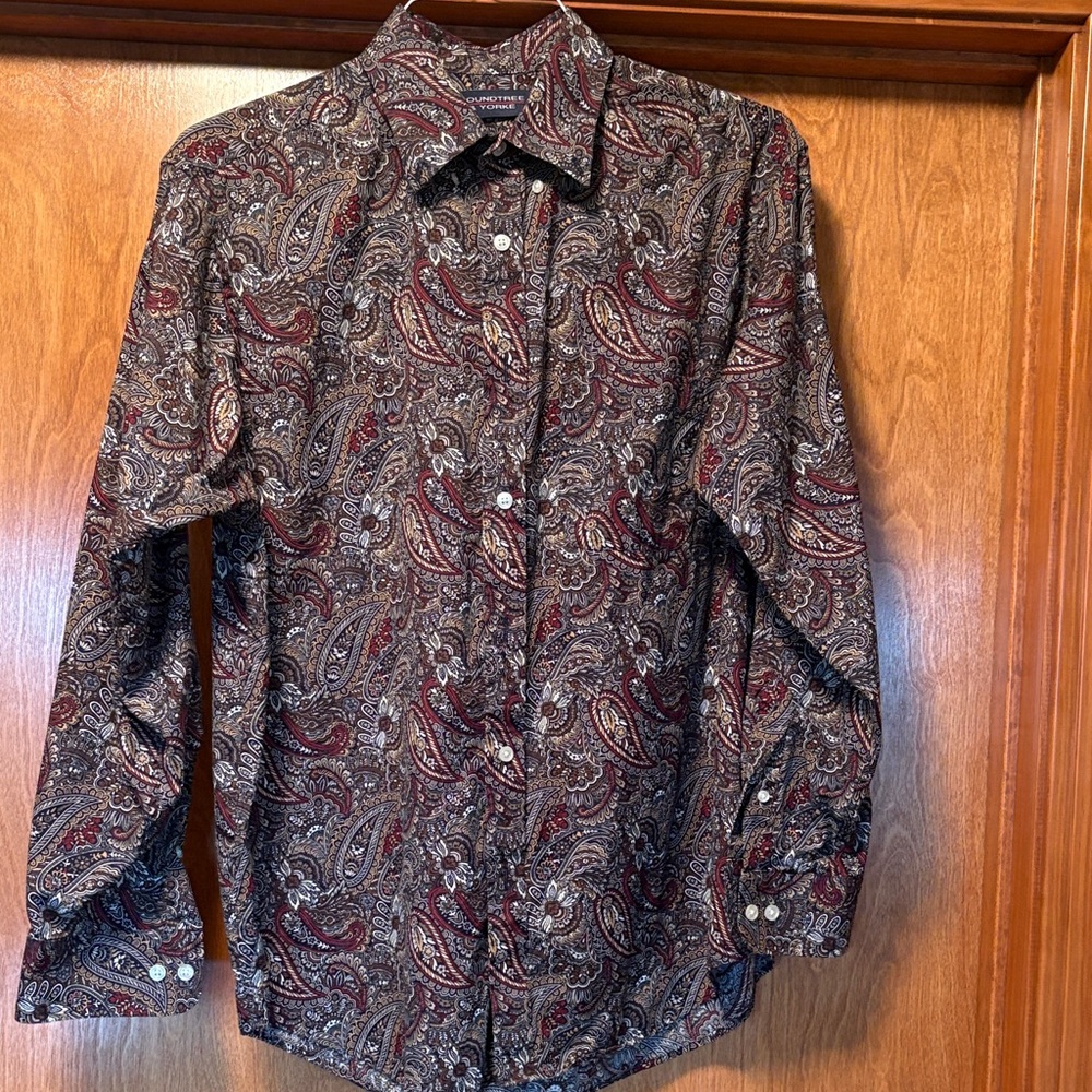 Roundtree & Yorke Red and Brown Paisley Button Down Shirt